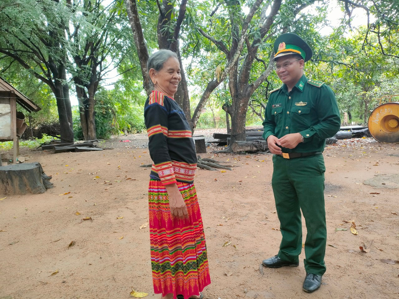 Những 'cánh chim đầu đàn' ở vùng biên giới - Ảnh 1.