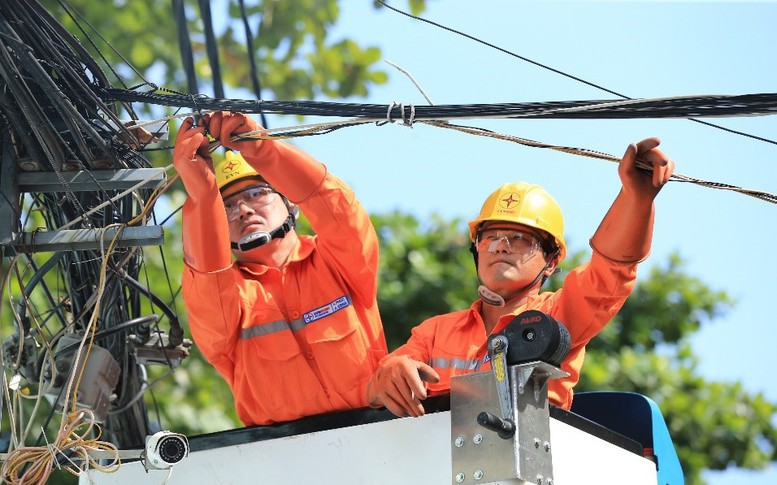 EVNHCMC bảo đảm cấp điện an toàn, ổn định trong mùa mưa bão