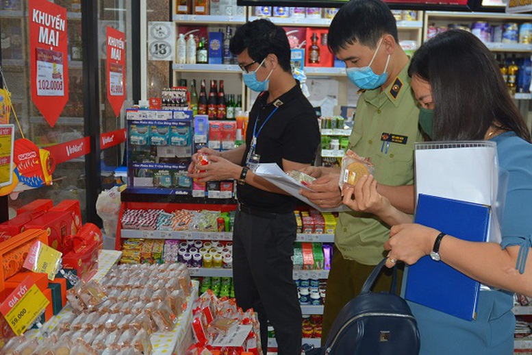 Tăng cường kiểm tra an toàn thực phẩm, nhất là bánh trung thu - Ảnh 1.