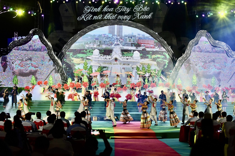 Thủ tướng Phạm Minh Chính dự Festival &quot;Tinh hoa Tây Bắc&quot; năm 2022 - Ảnh 6.