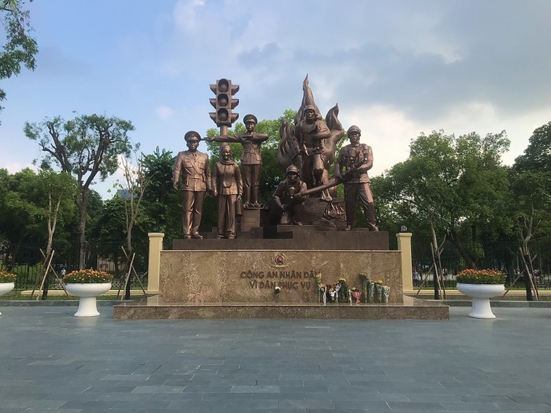 Phía sau những hy sinh là sự sống, danh dự và hạnh phúc - Ảnh 1.