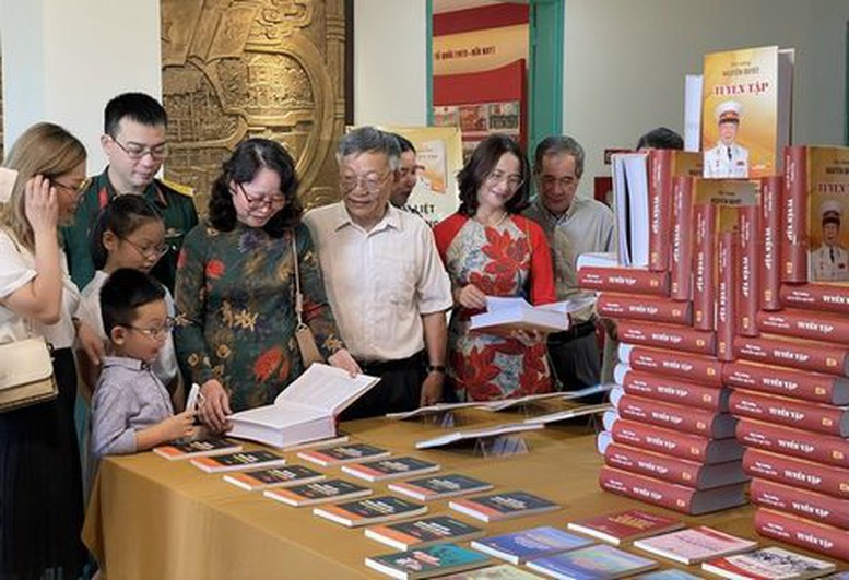 ‘Đại tướng Nguyễn Quyết - Tuyển tập’: Tư liệu quý cho thế hệ hôm nay - Ảnh 1.