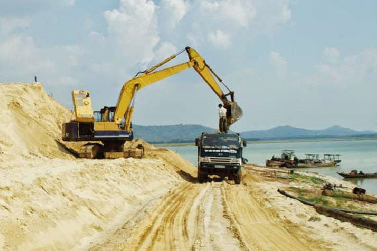 Kiểm soát chặt cát tạm nhập tái xuất - Ảnh 1.
