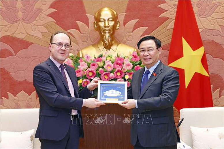 Chủ tịch Quốc hội Vương Đình Huệ tiếp Đại sứ Cuba và Đại sứ Nga đến chào xã giao - Ảnh 2.