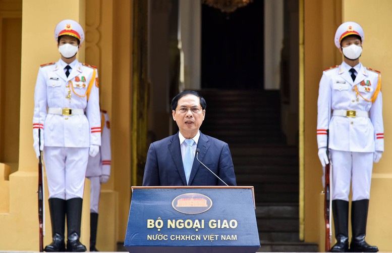 Lễ thượng cờ kỷ niệm 55 năm thành lập ASEAN - Ảnh 1.
