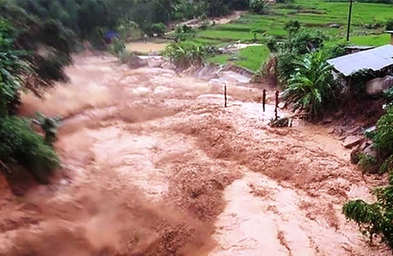 Tin áp thấp trên Biển Đông; cảnh báo mưa lớn, lũ quét, sạt lở đất - Ảnh 1.