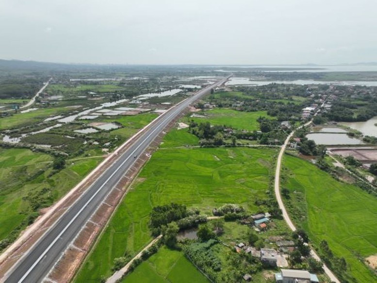 Cao tốc Vân Đồn – Móng Cái miễn thu phí đến hết tháng 9 - Ảnh 1.