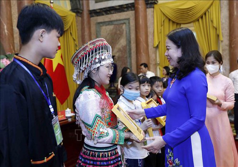 Phó Chủ tịch nước gặp mặt trẻ mồ côi, khuyết tật, có hoàn cảnh khó khăn - Ảnh 2.