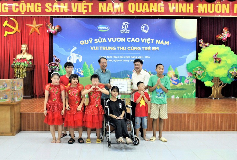 Thêm một mùa trung thu ấm áp trong hành trình 15 năm của Quỹ sữa Vươn cao Việt Nam - Ảnh 2.