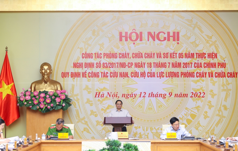 Thủ tướng: Những vụ cháy nghiêm trọng cho thấy tình hình khẩn cấp, đặt ra yêu cầu, nhiệm vụ, tư duy, cách tiếp cận mới - Ảnh 1.