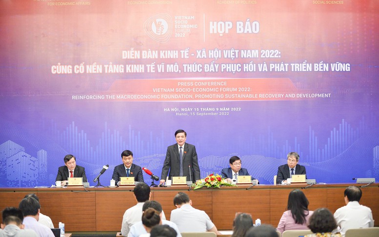 Diễn đàn Kinh tế-xã hội Việt Nam 2022: Củng cố nền tảng kinh tế vĩ mô, thúc đẩy phục hồi và phát triển bền vững