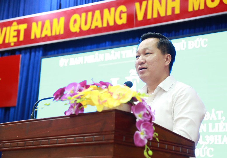 Trao giấy chứng nhận sở hữu nhà, đất cho người dân Thủ Thiêm - Ảnh 1.