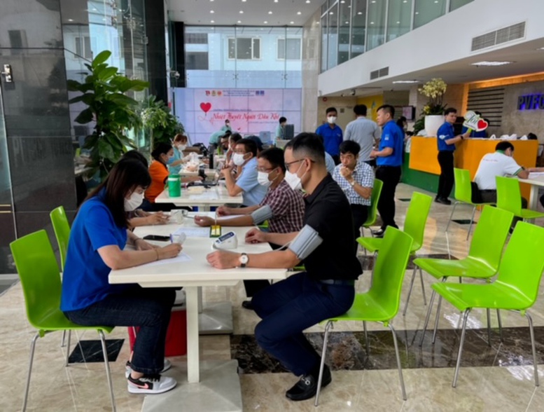 Hiến máu nhân đạo: Hoạt động ý nghĩa nhân ngày truyền thống của PVFCCo - Ảnh 1.