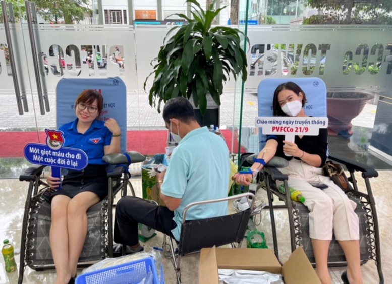 Hiến máu nhân đạo: Hoạt động ý nghĩa nhân ngày truyền thống của PVFCCo - Ảnh 2.