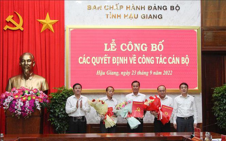 Tỉnh ủy Hậu Giang công bố quyết định điều động, bổ nhiệm cán bộ 