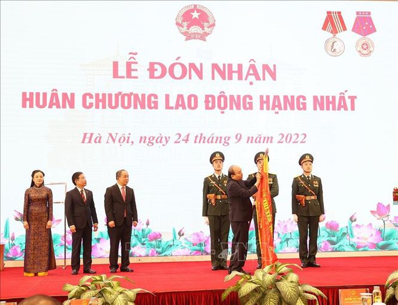 Lãnh đạo Đảng, Nhà nước dự Lễ kỷ niệm 30 năm tái lập Văn phòng Chủ tịch nước - Ảnh 2.