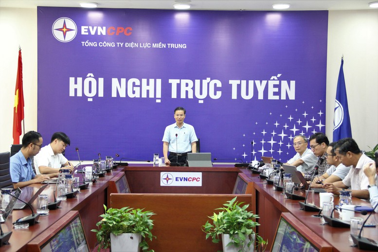 EVNCPC: Lập 28 đội xung kích, khởi động máy phát điện dự phòng ứng phó bão NORU - Ảnh 1.