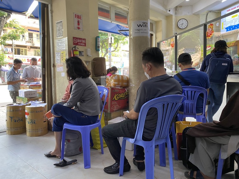 Cần mạnh tay với 'xe dù, bến cóc' - Ảnh 1.