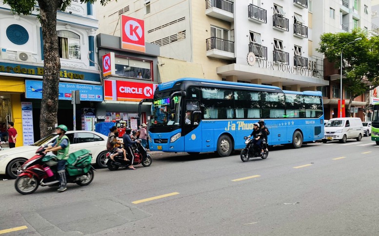 Cần mạnh tay với 'xe dù, bến cóc' - Ảnh 5.