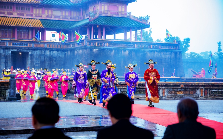 Thừa Thiên Huế công bố sự kiện Festival 2023; đón đoàn du khách đầu năm mới