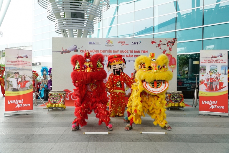 Các chuyến bay Vietjet cùng du khách tưng bừng đón chào năm mới 2023 - Ảnh 3.