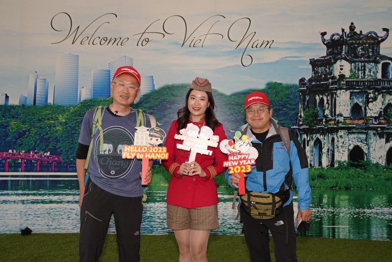 Các chuyến bay Vietjet cùng du khách tưng bừng đón chào năm mới 2023 - Ảnh 4.