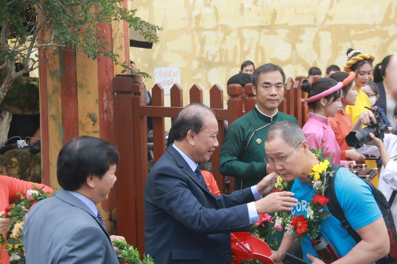 Đà Nẵng - Hội An đón những đoàn khách quốc tế đầu tiên “xông đất” năm mới - Ảnh 4.