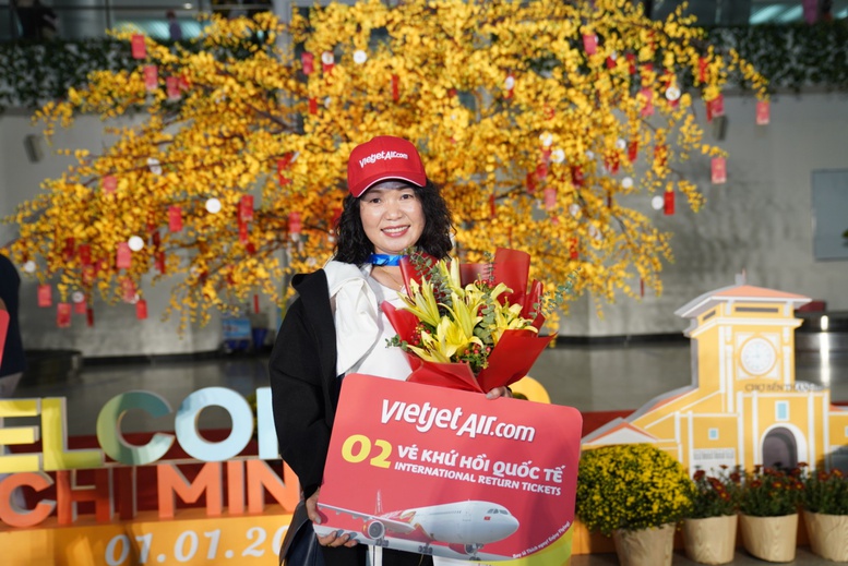 Các chuyến bay Vietjet cùng du khách tưng bừng đón chào năm mới 2023 - Ảnh 2.
