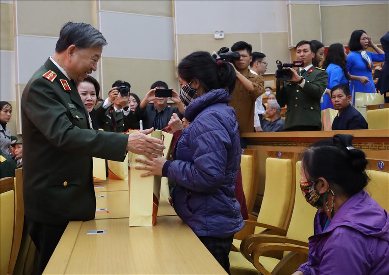 Lãnh đạo Đảng, Nhà nước thăm, tặng quà Tết tại các địa phương - Ảnh 4.