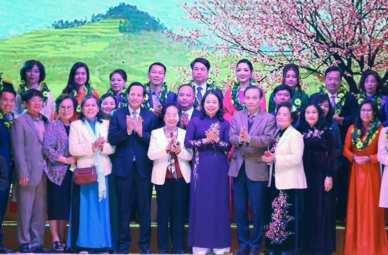 HDBank mang 'Tết ấm tình thương' đến đồng bào Hòa Bình - Ảnh 1.