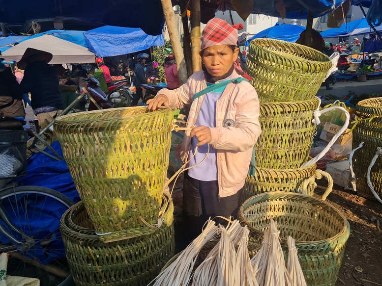 Sắc màu chợ phiên vùng cao ngày giáp Tết - Ảnh 4.