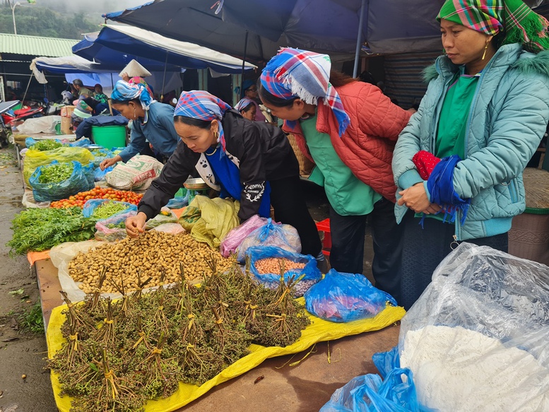 Sắc màu chợ phiên vùng cao ngày giáp Tết - Ảnh 11.