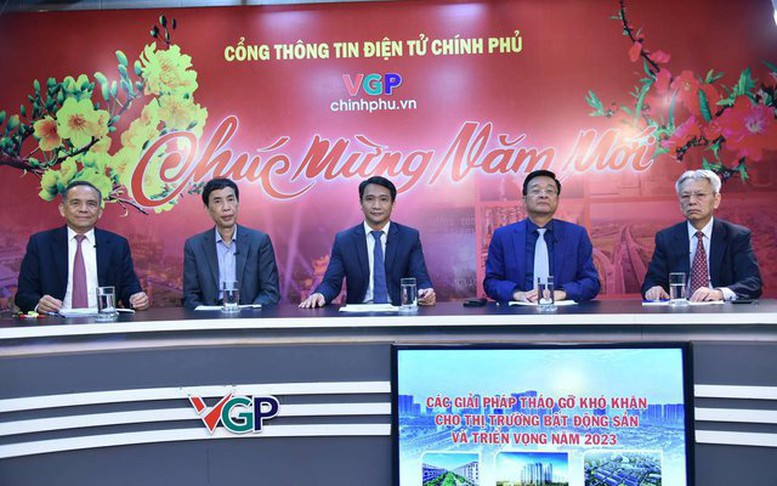 Tọa đàm 'Các giải pháp tháo gỡ khó khăn cho thị trường bất động sản và triển vọng năm 2023'