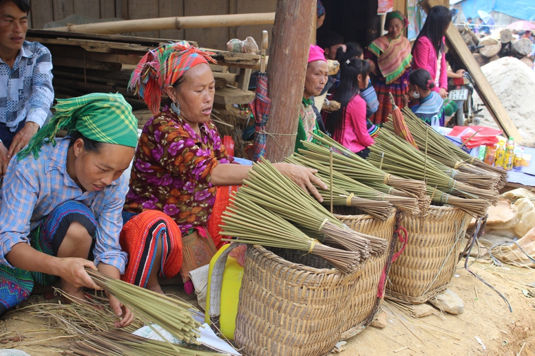 Sắc màu chợ phiên vùng cao ngày giáp Tết - Ảnh 7.