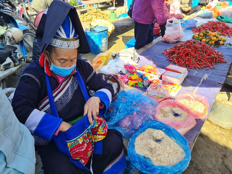 Sắc màu chợ phiên vùng cao ngày giáp Tết - Ảnh 9.