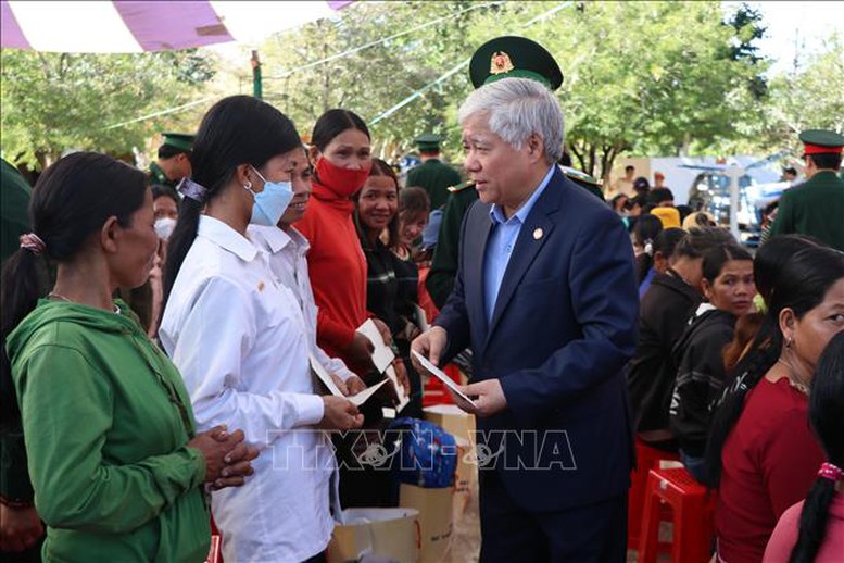 Đồng chí&nbsp;Đỗ Văn Chiến thăm, chúc Tết tại Kon Tum - Ảnh 1.