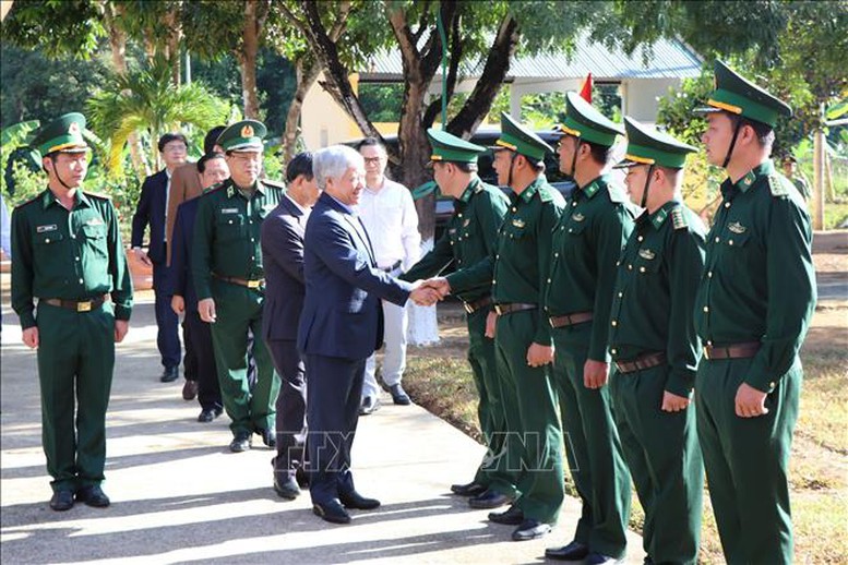 Đồng chí&nbsp;Đỗ Văn Chiến thăm, chúc Tết tại Kon Tum - Ảnh 2.