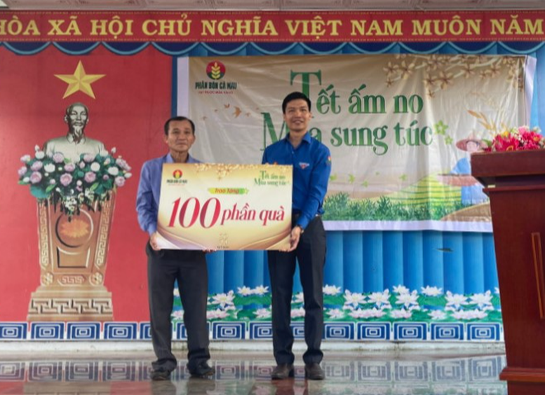 PVCFC mang 'Tết ấm no - Mùa sung túc' đến người dân nơi cực Nam Tổ quốc - Ảnh 2.