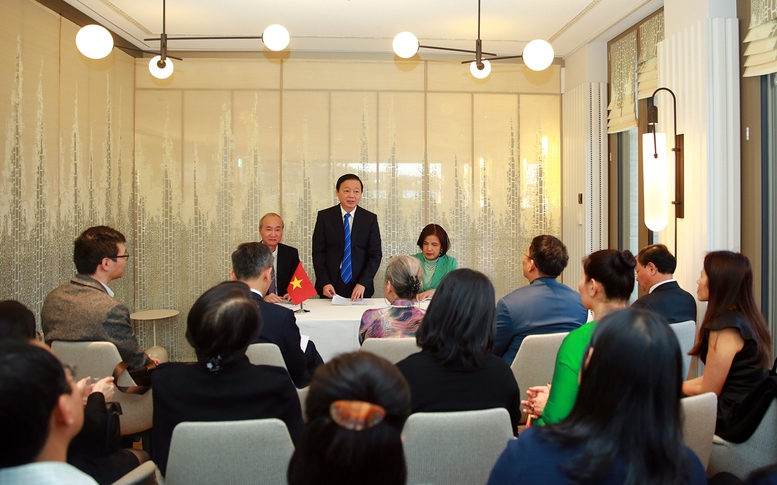 Phó Thủ tướng Trần Hồng Hà gặp mặt cộng đồng người Việt tại Thụy Sĩ