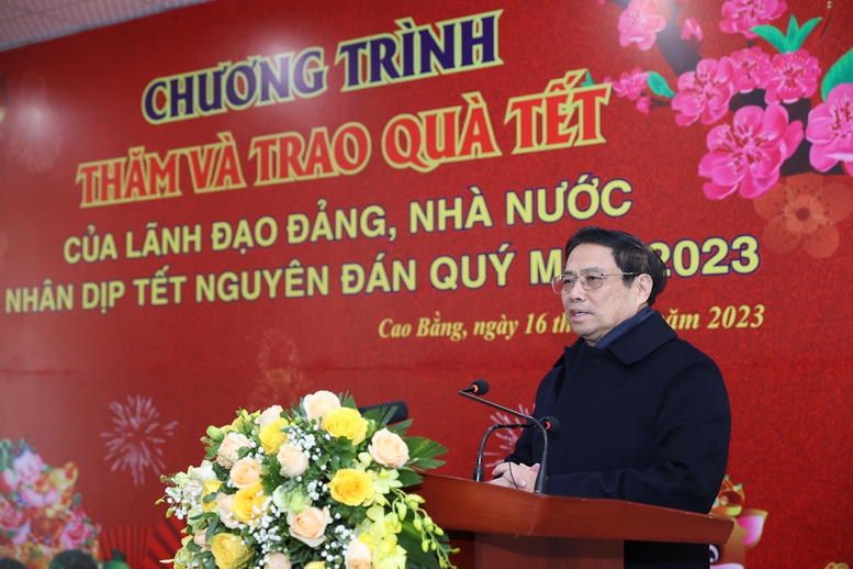 Thủ tướng thăm, chúc Tết mẹ Việt Nam anh hùng, đồng bào, chiến sĩ tại vùng biên giới Cao Bằng - Ảnh 2.