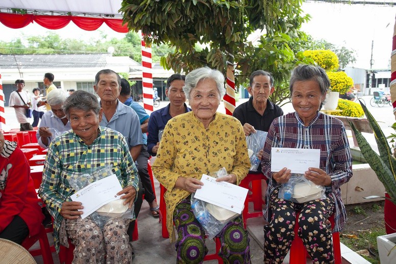 PVCFC đem niềm vui của &quot;Tết ấm no - mùa sung túc&quot; đến các tỉnh phía Nam - Ảnh 1.