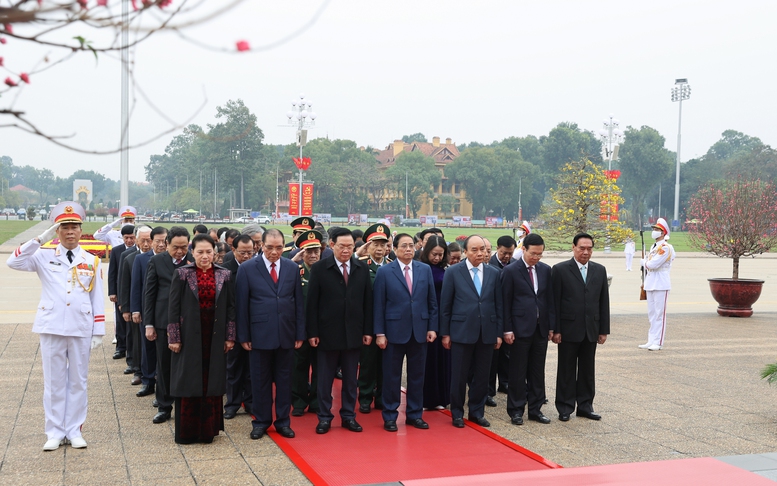 Lãnh đạo Đảng, Nhà nước vào Lăng viếng Chủ tịch Hồ Chí Minh, tưởng niệm các Anh hùng liệt sĩ