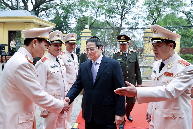 Thủ tướng thăm, kiểm tra công tác sẵn sàng chiến đấu tại một số đơn vị quân đội, công an - Ảnh 2.