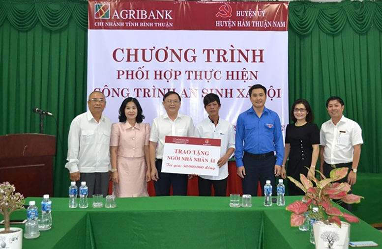 Những mái ấm nghĩa tình mang dấu ấn Agribank - Ảnh 3.