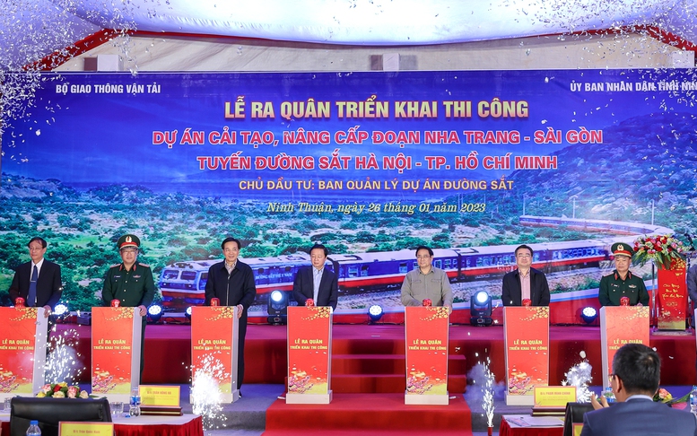 Thủ tướng: Vừa cải tạo, nâng cấp đường sắt Hà Nội-TPHCM, vừa nghiên cứu, chuẩn bị đầu tư đường sắt tốc độ cao Bắc-Nam
