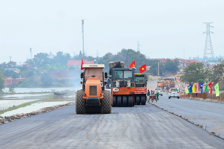 Thủ tướng kiểm tra, đôn đốc các dự án cao tốc Bắc-Nam - Ảnh 7.