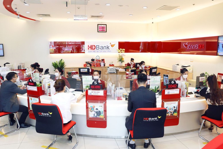 HDBank báo lãi năm 2022 vượt 10.200 tỷ đồng, thu nhập dịch vụ tăng trên 50% - Ảnh 2.