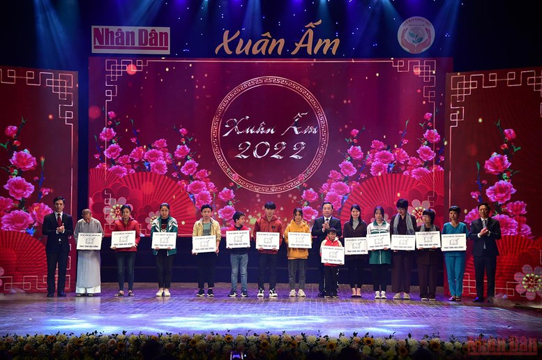 ‘Xuân ấm’ cho người nghèo - Ảnh 1.