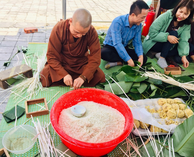 Gói vạn bánh chưng xanh tặng người nghèo ăn Tết - Ảnh 2.