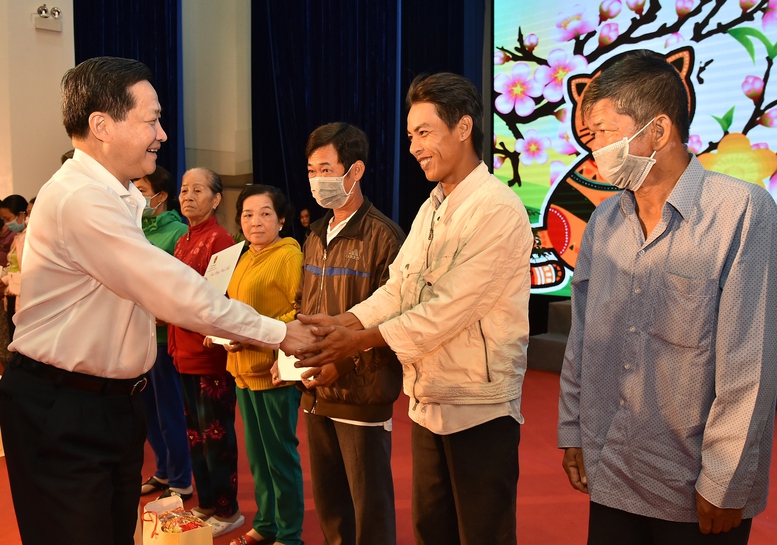 Phó Thủ tướng Lê Minh Khái chúc Tết gia đình chính sách, người lao động, gia đình nghèo tỉnh Cà Mau - Ảnh 4.